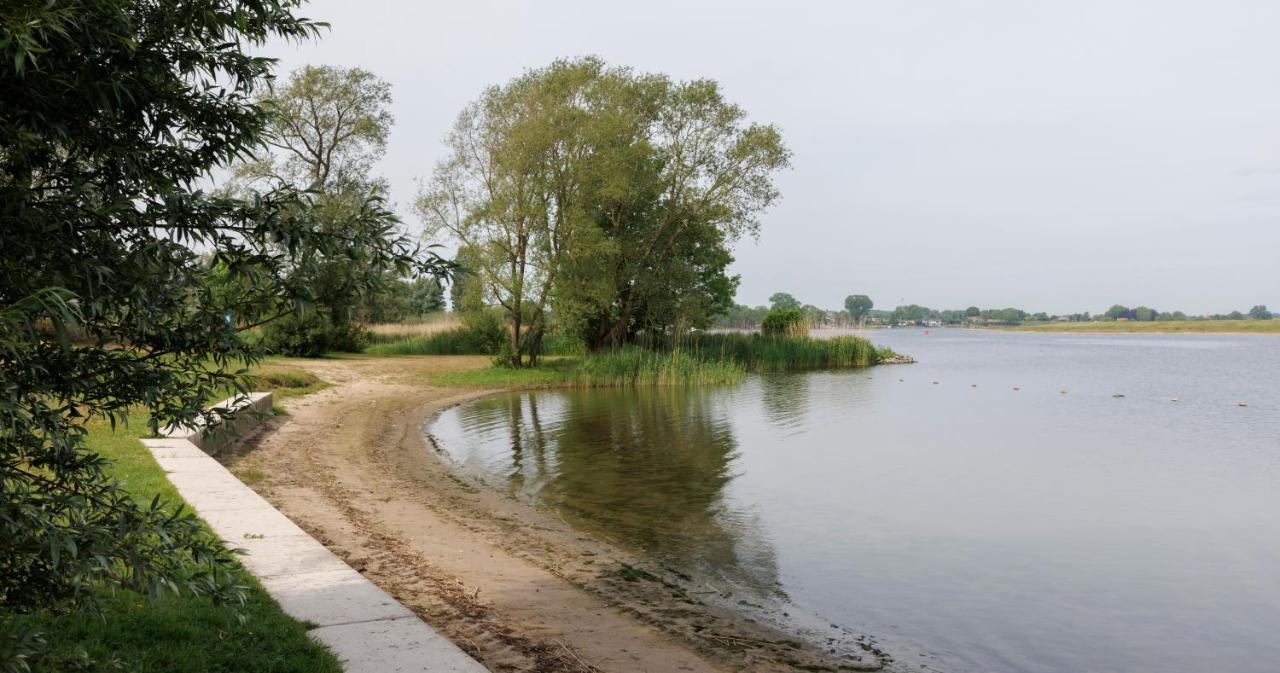 Mooi Huisje Aan De Maas Op-Andel Exterior foto